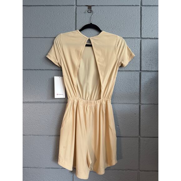 NWT Women's Lululemon Lightweight High-Neck Romper in Butter Yellow size 0 - Picture 5 of 5